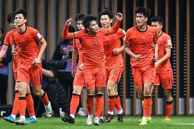 强强对抗！国际足坛两支球队硬仗交锋(国际足联,各联合会或各国足协主办的正式比赛)