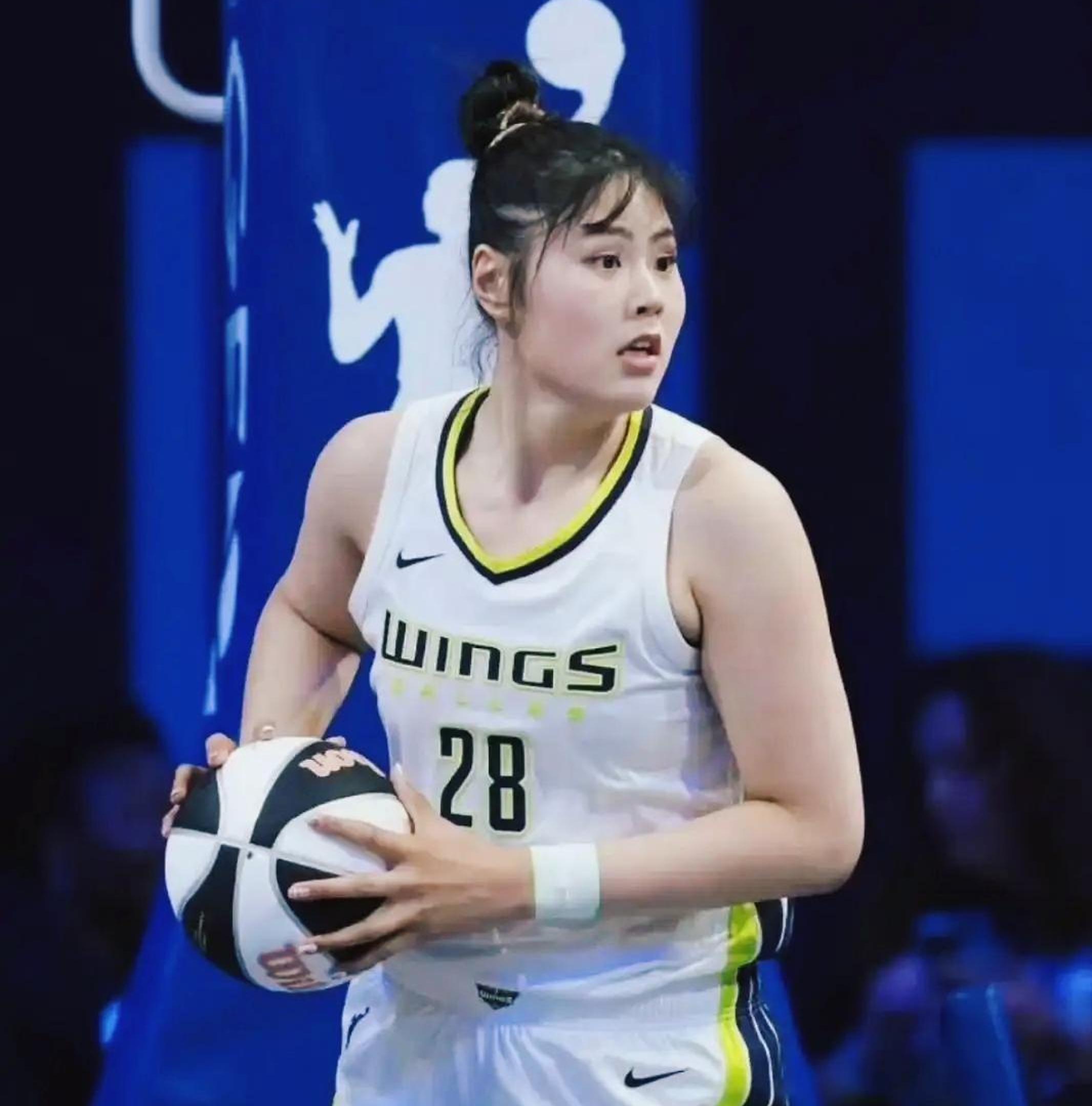 包含为何提出交易申请？李月汝：想获得更多锻炼机会的词条