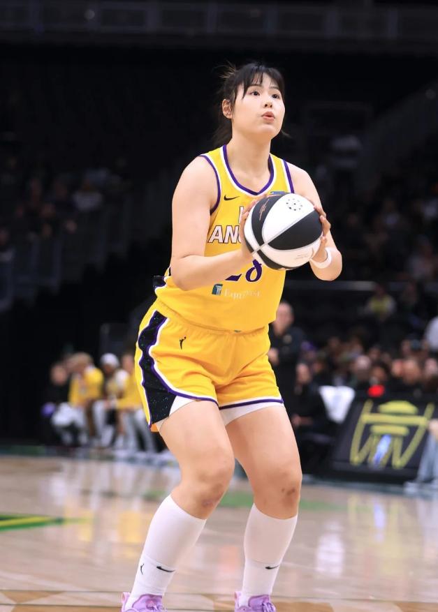 中国女篮未来可期内线优势大+防守有漏洞