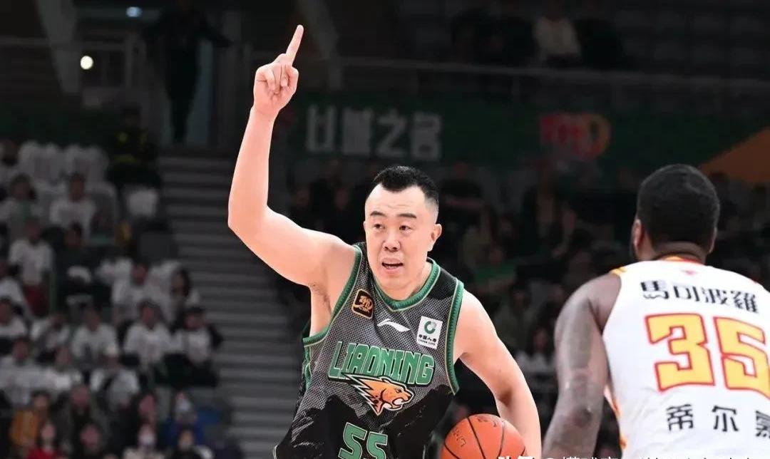 包含球队豪取连胜，主教练信心满满冲击季后赛的词条